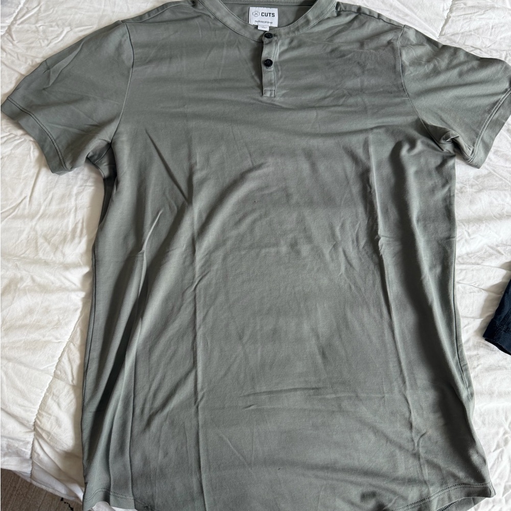 Men’s Cuts Blade Collar Polo Shirt Size Large